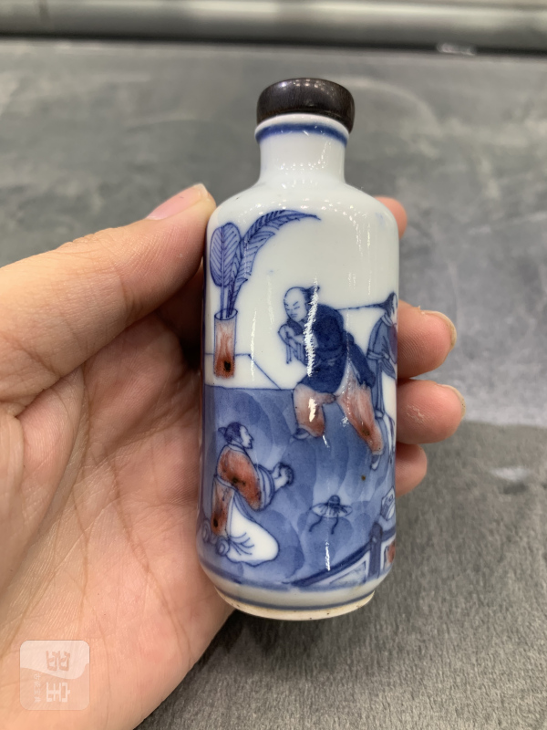 清中期青花釉里红杀妻求将图鼻烟壶 - 图2